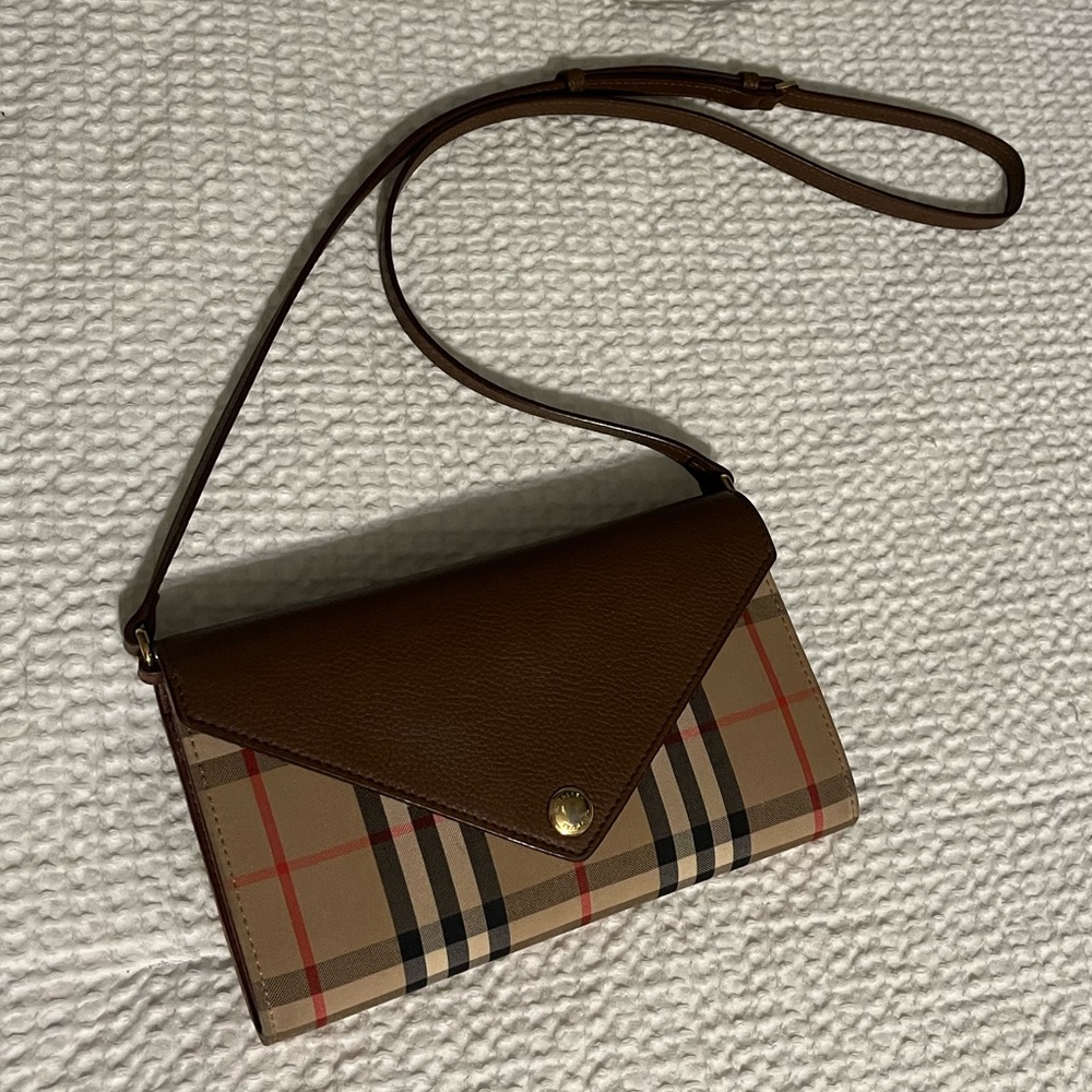 ❌SOLD❌Burberry Crossbody Wallet